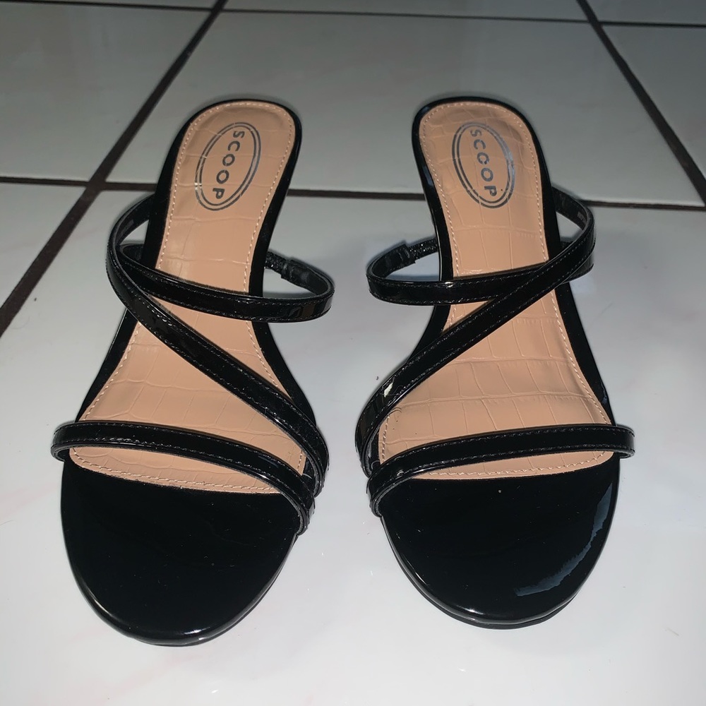 2” black kitten heels